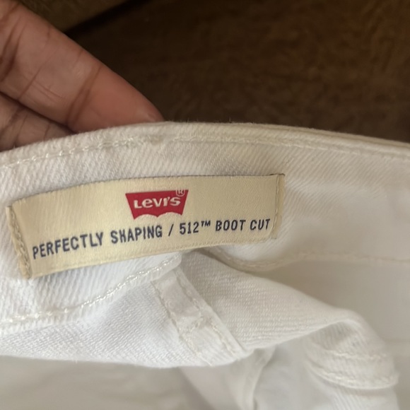 NWT Levi’s Perfectly Shaping Boot Cut 512 White Jeans. Women’s size 24. - Picture 4 of 5